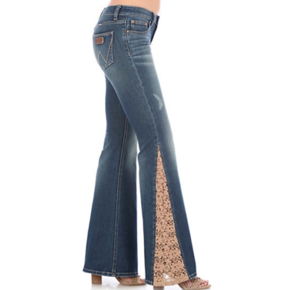 Wrangler Juniors Retro Crochet Lace Inset Flare Leg Jeans 5 32 Inseam NWOT